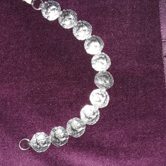 Bracelet..7.5inches..Silver Toned - Picture 6 of 12